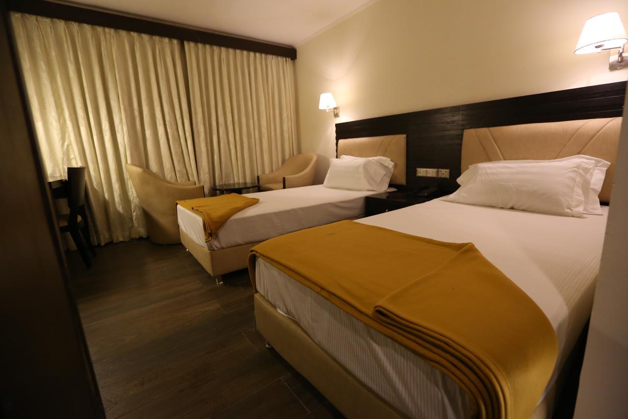 Hotel La Castle Chennai Exterior foto