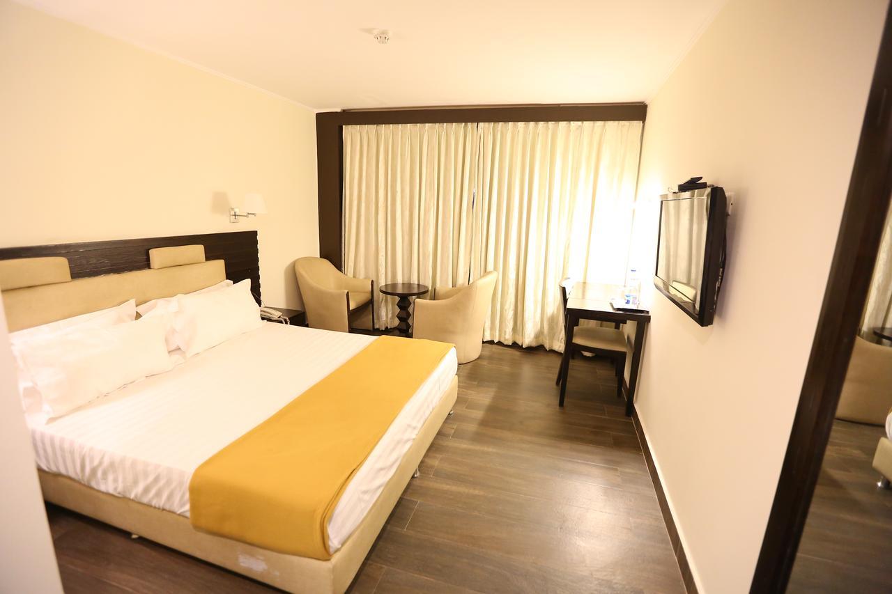 Hotel La Castle Chennai Exterior foto